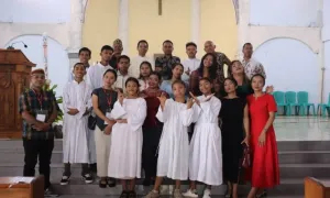 Foto bersama pastor Paroki Todo dengan para panitia Paskah tahun 2026.