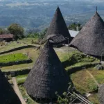 Desa wisata Todo memiliki mutiara tersembunyi yang barangkali banyak orang belum mengetahuinya. Mutiara itu sudah tersimpan sejak nenek moyang, jaman kerajaan. Mutiara tersembunyi itu sudah bersinar sejak lama bagaikan rembulan di kala malam gelap. Mutiara-mutiara itu yakni nilai-nilai kehidupan yang indah, selain bentuk rumah kerucut dan panorama alamnya.