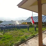 Saat Upacara Bendera di SMKN 1 Satarmese, Pimpinan Serukan Point Penting Ini kepada Guru dan Siswa